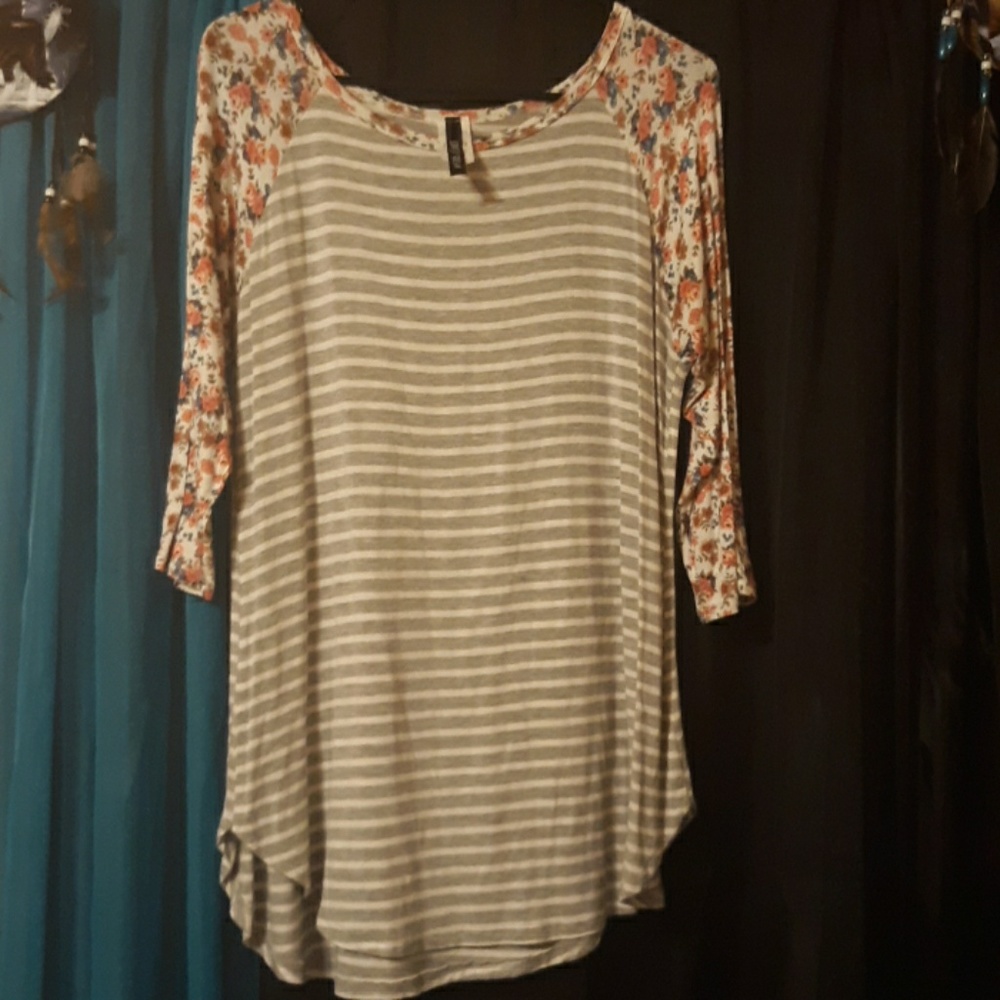 Quarter sleeve Shirt